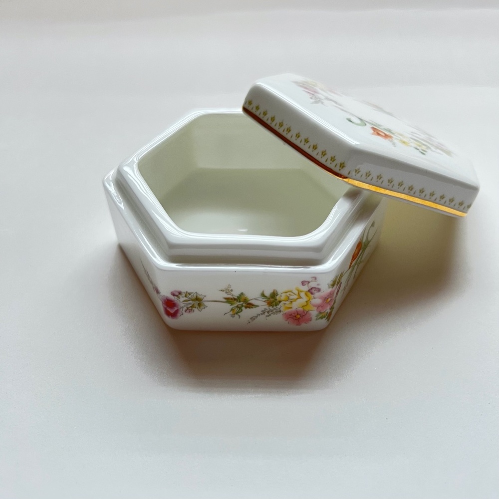 Wedgwood MIRABELLE Hexagon Box with Lid